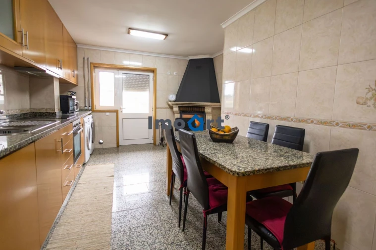 Moradia T3 para Venda em Argoncilhe Foto 11