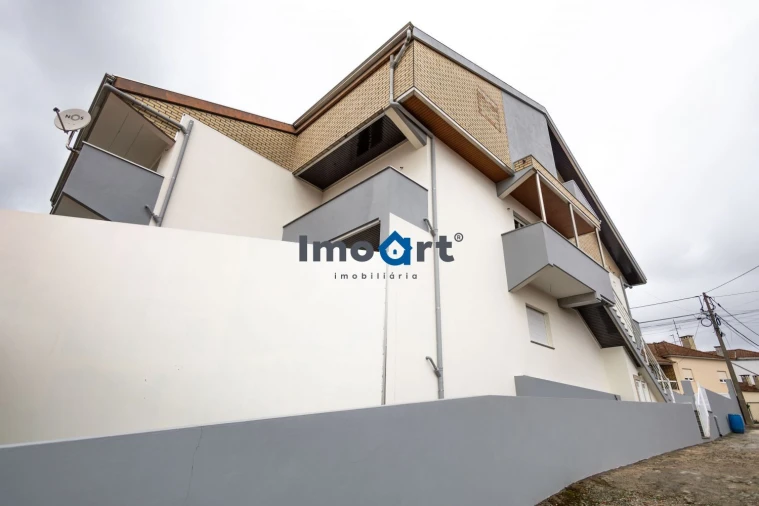 Moradia T3 para Venda em Argoncilhe Foto 47