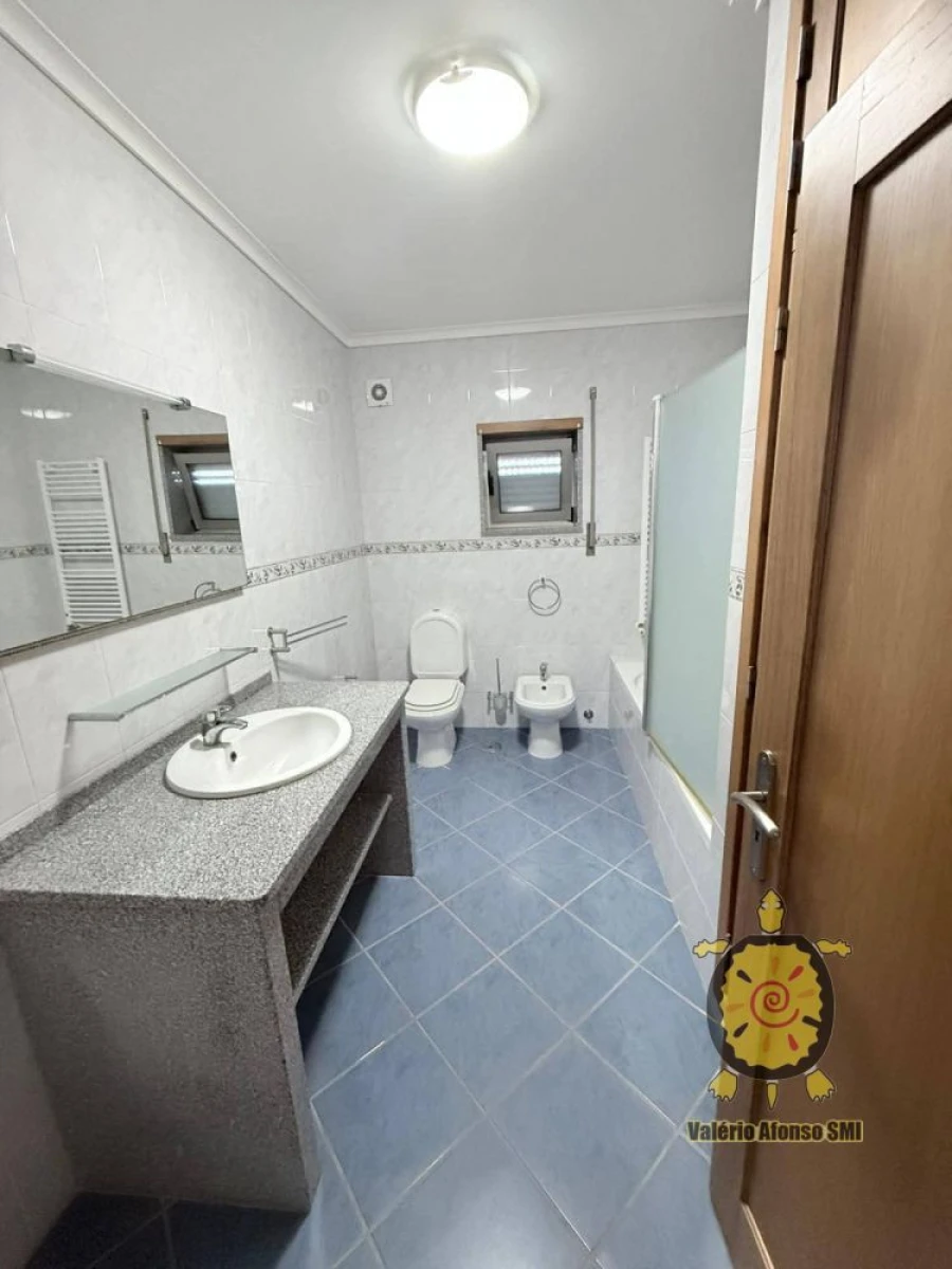 Moradia T4 para Venda em Gafanha da Encarnação Foto 18