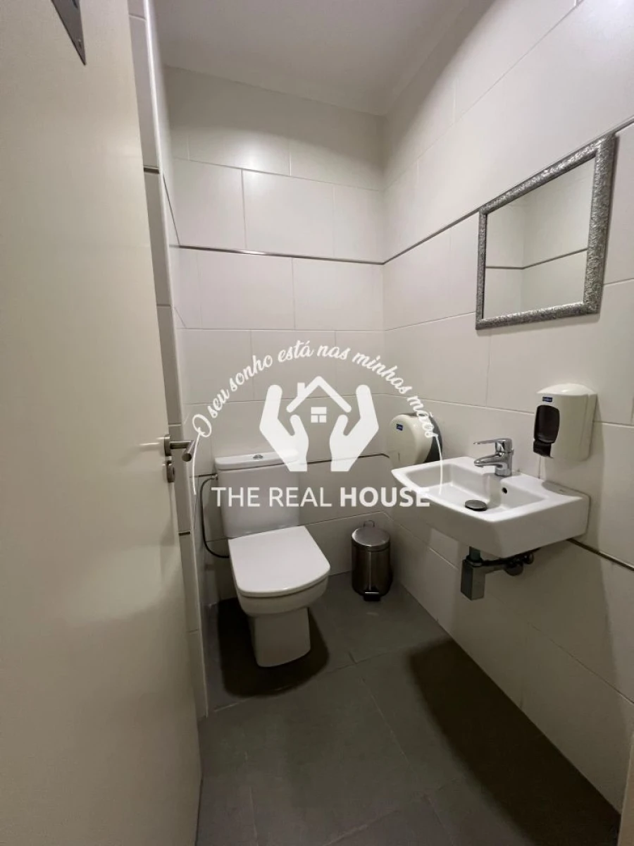 Loja para Arrendamento em Funchal (Santa Luzia) Foto 9