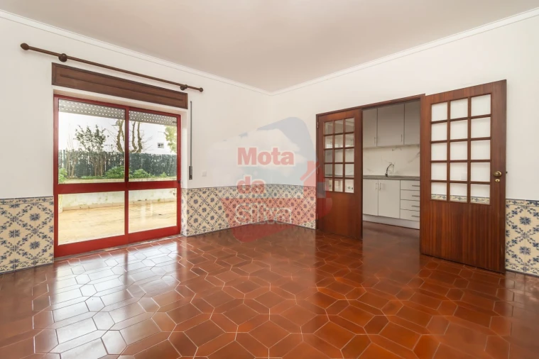 Apartamento T1 para Venda em Caparica e Trafaria Foto 8