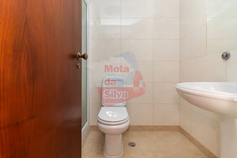 Apartamento T1 para Venda em Caparica e Trafaria Foto 13