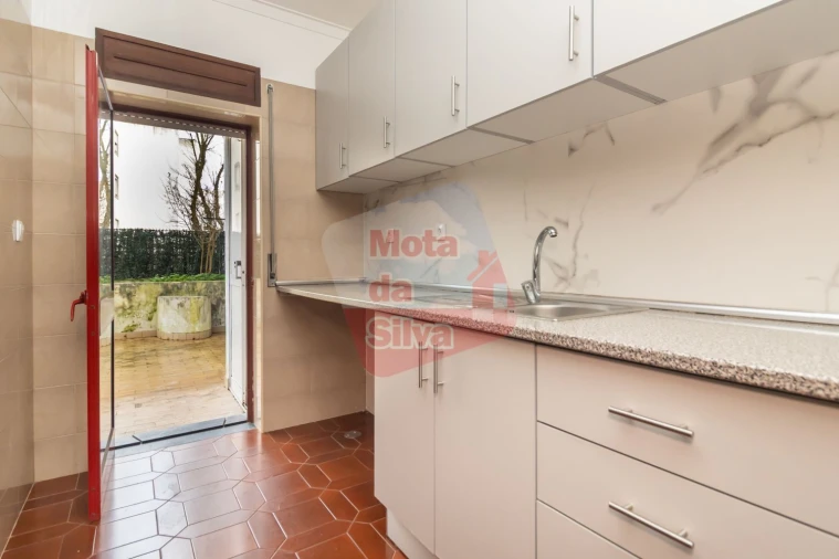Apartamento T1 para Venda em Caparica e Trafaria Foto 4