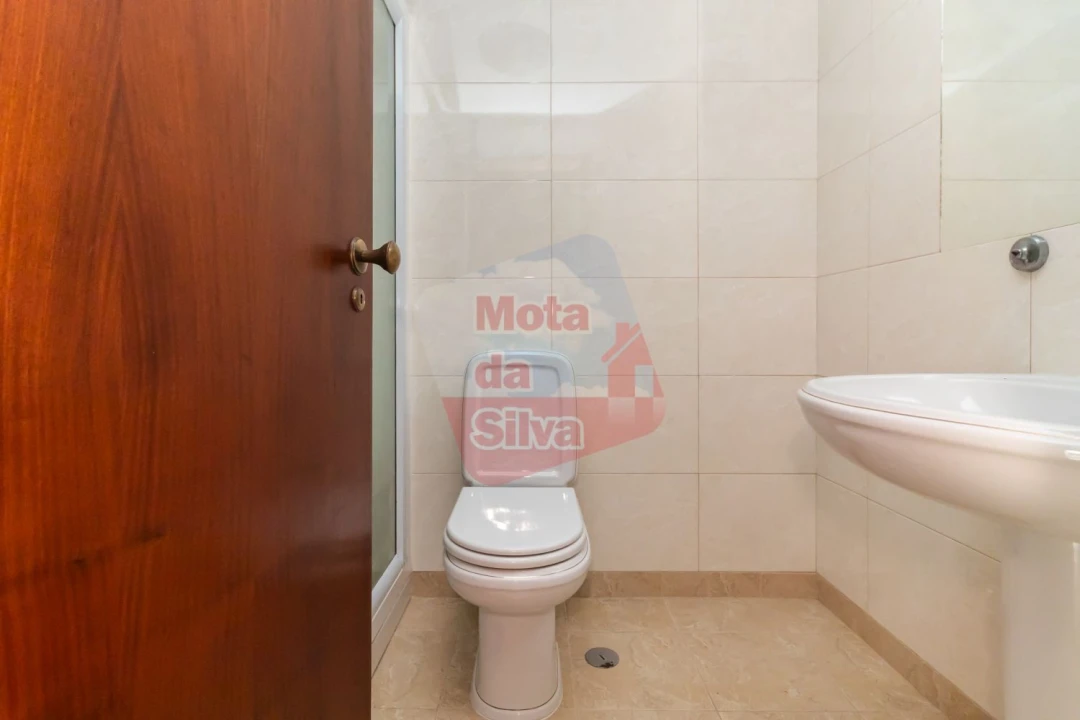 Apartamento T1 para Venda em Caparica e Trafaria Foto 13