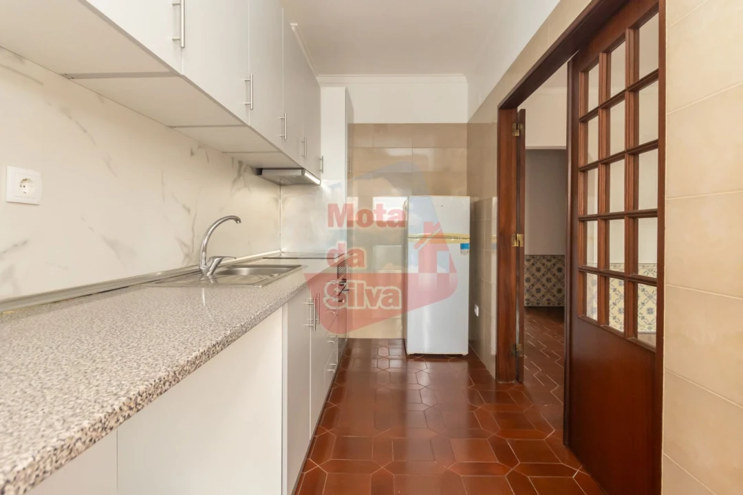 Apartamento T1 para Venda em Caparica e Trafaria Foto 3