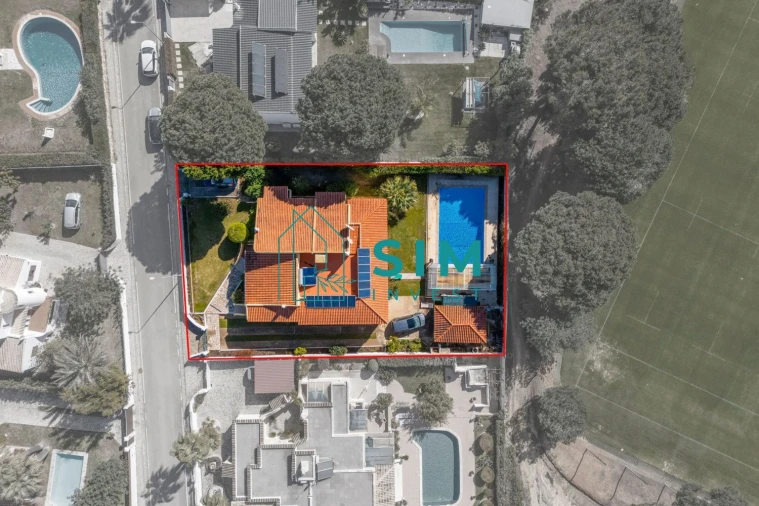 Moradia T4 para Venda em Quarteira Foto 3