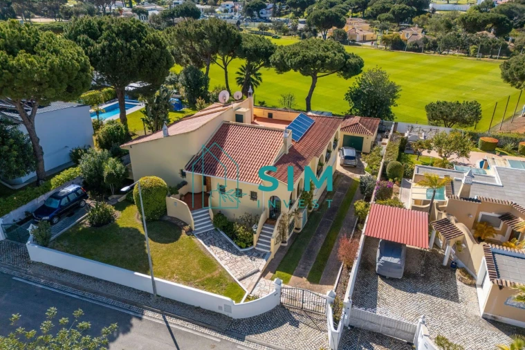 Moradia T4 para Venda em Quarteira Foto 12