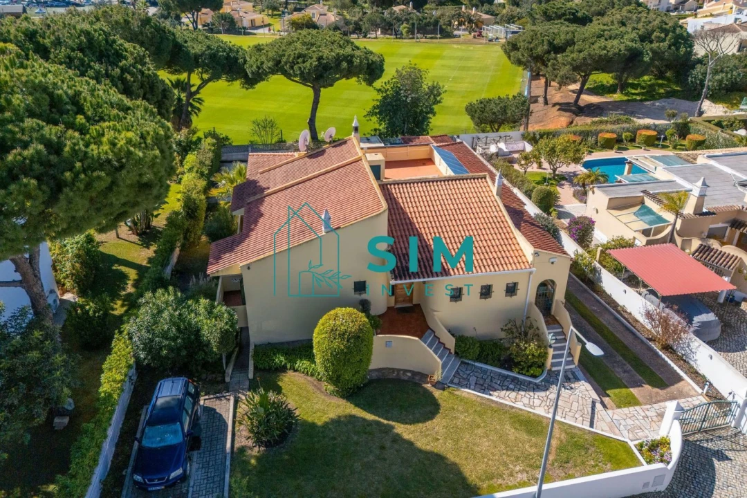 Moradia T4 para Venda em Quarteira Foto 27