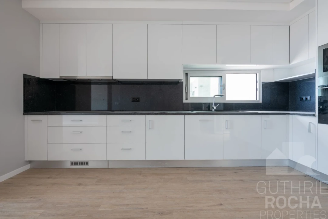 Moradia T4 para Venda em Paul do Mar Foto 6