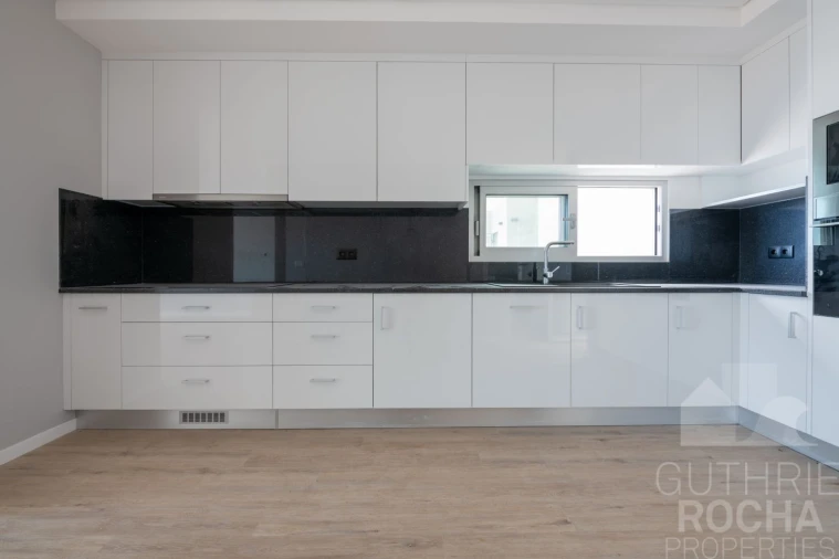 Moradia T4 para Venda em Paul do Mar Foto 6