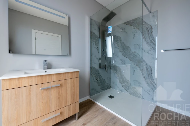 Moradia T4 para Venda em Paul do Mar Foto 21