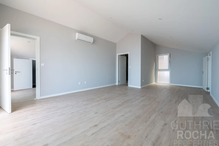 Moradia T4 para Venda em Paul do Mar Foto 16