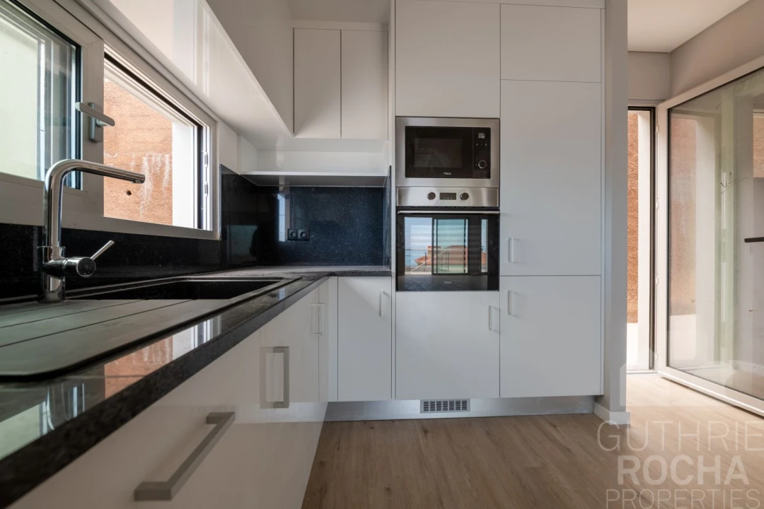 Moradia T4 para Venda em Paul do Mar Foto 7