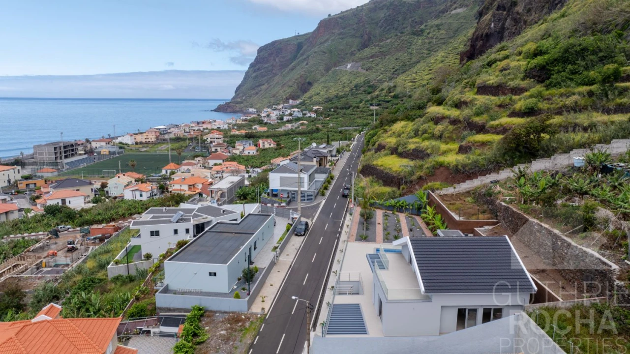 Moradia T4 para Venda em Paul do Mar Foto 28