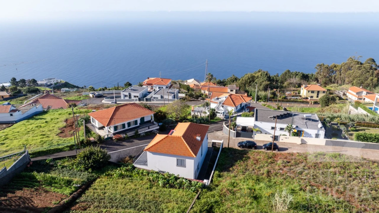 Moradia T3 para Venda em Prazeres Foto 2