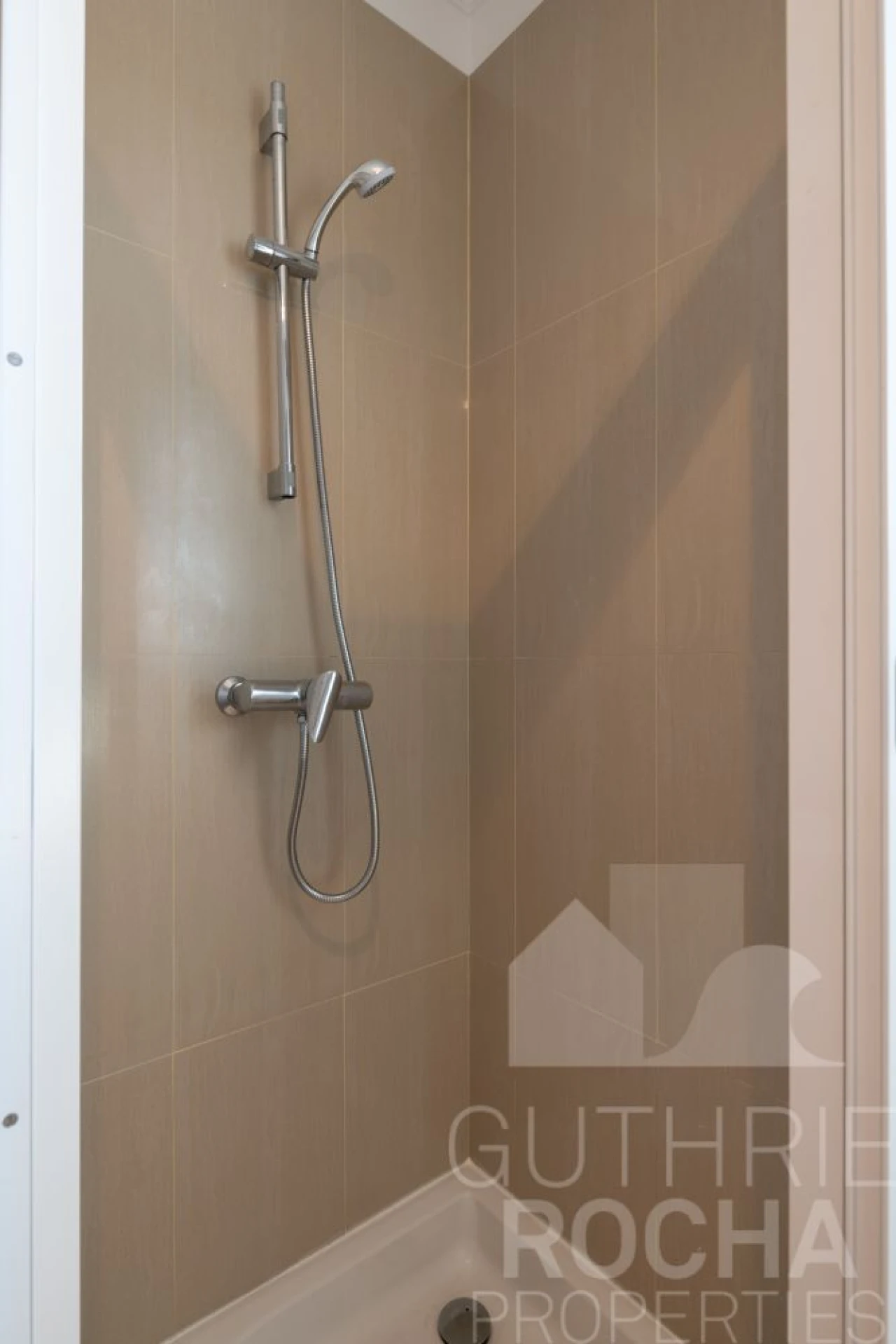 Moradia T3 para Venda em Prazeres Foto 7