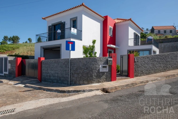 Moradia T3 para Venda em Prazeres Foto 3