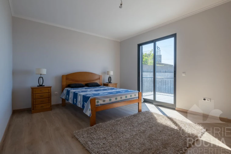 Moradia T3 para Venda em Prazeres Foto 9