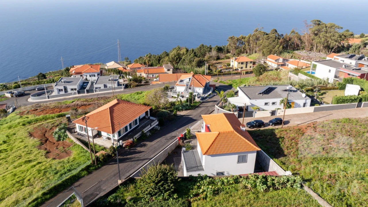 Moradia T3 para Venda em Prazeres Foto 4