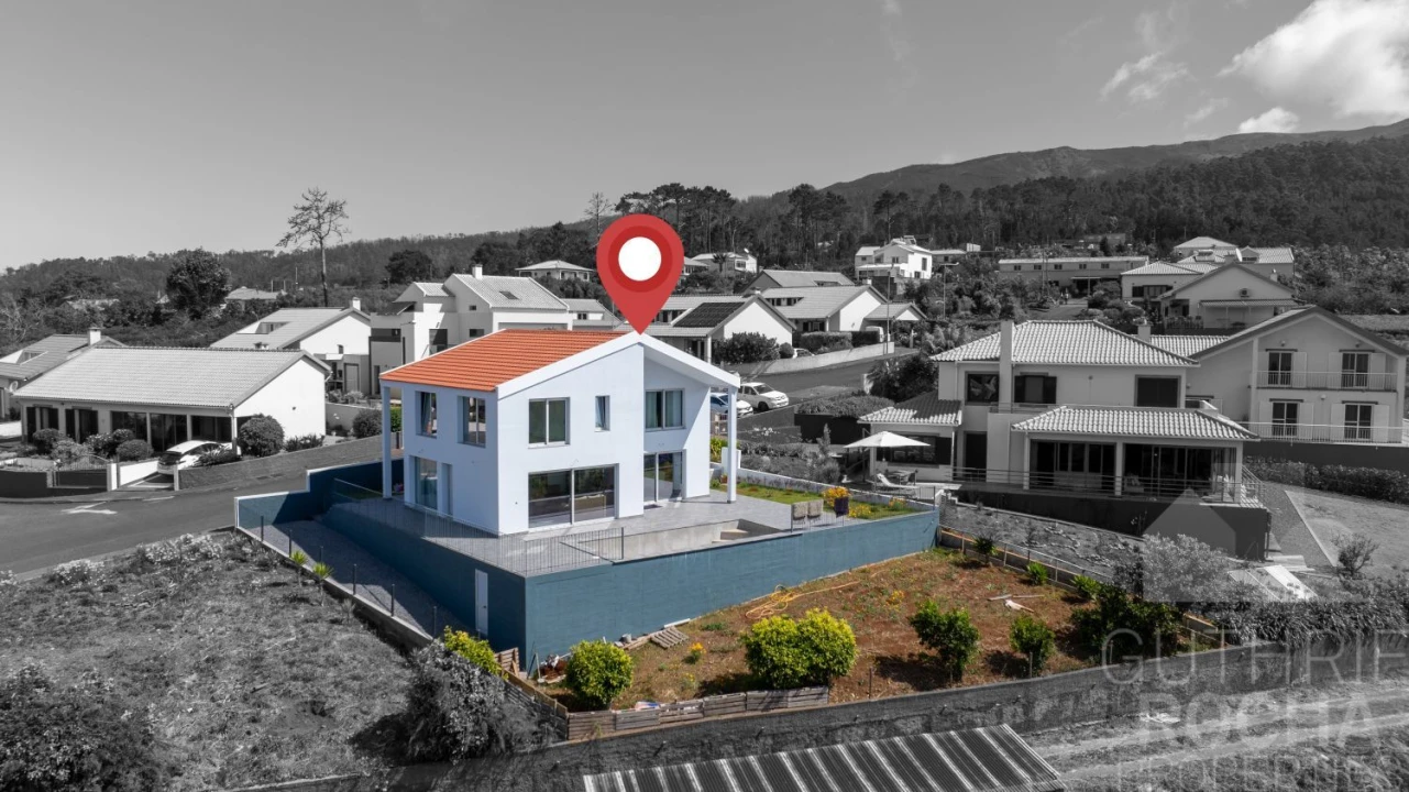 Moradia T3 para Venda em Prazeres Foto 14