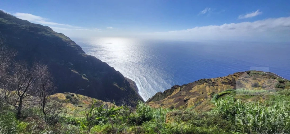 Terreno para Venda em Porto Moniz Foto 1