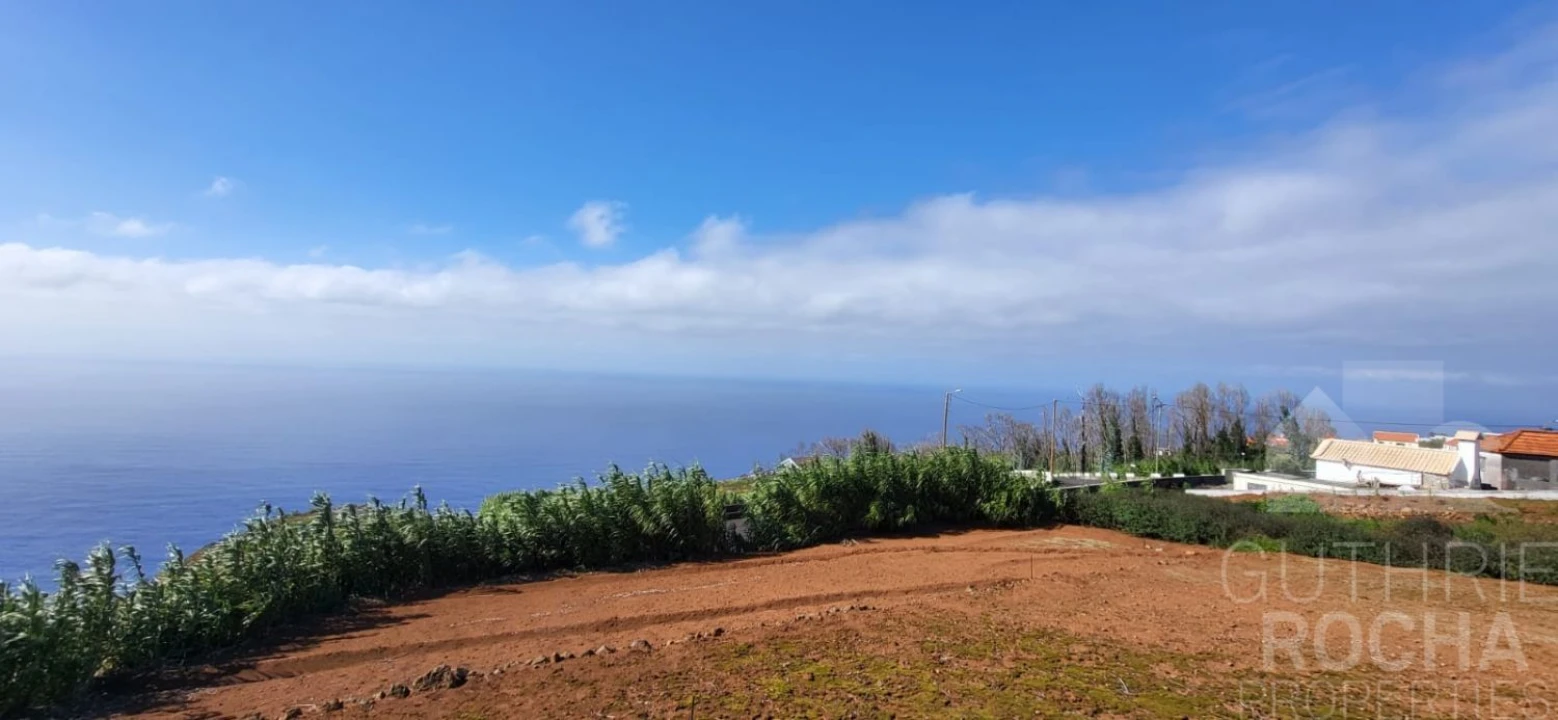 Terreno para Venda em Porto Moniz Foto 3