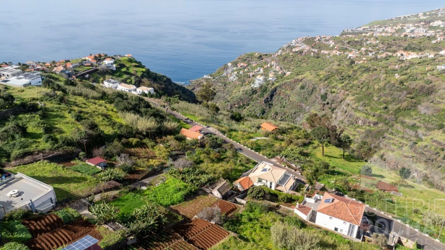 Terreno para Venda em Arco da Calheta Foto 6