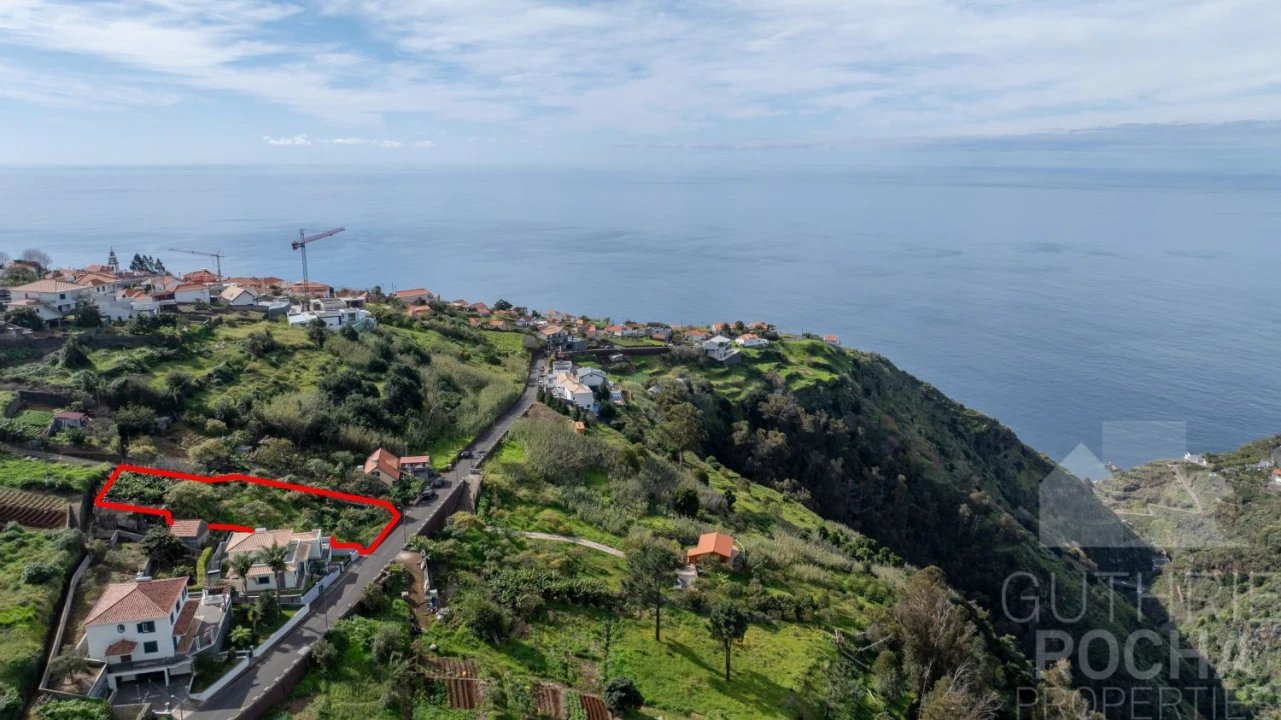 Terreno para Venda em Arco da Calheta Foto 1