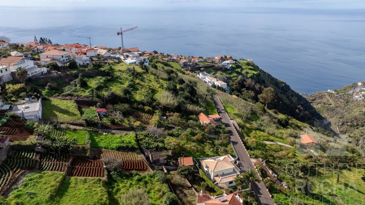 Terreno para Venda em Arco da Calheta Foto 2
