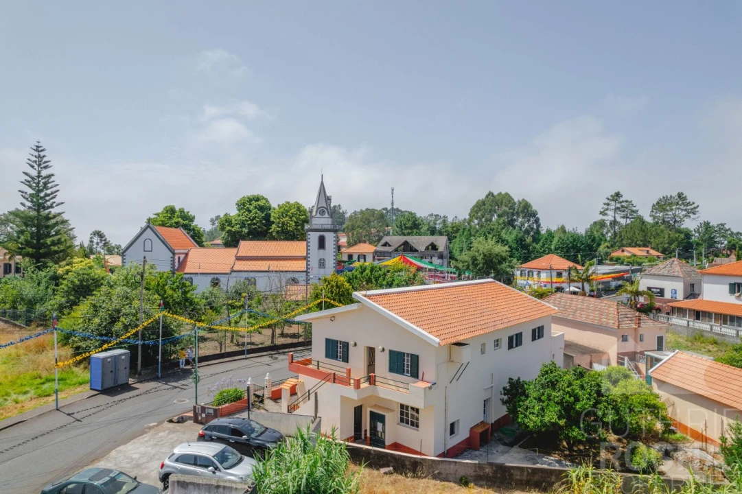 Moradia T5 para Venda em Prazeres Foto 1