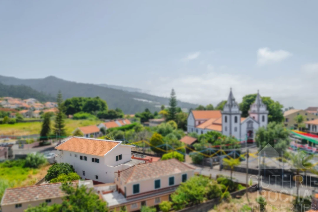 Moradia T5 para Venda em Prazeres Foto 3