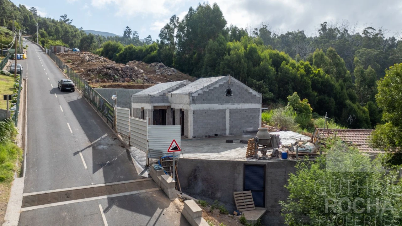 Moradia T2 para Venda em Calheta Foto 2