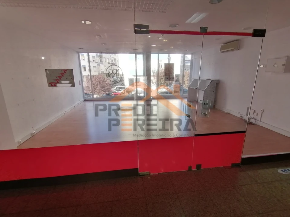 Loja para Venda em Odivelas Foto 2