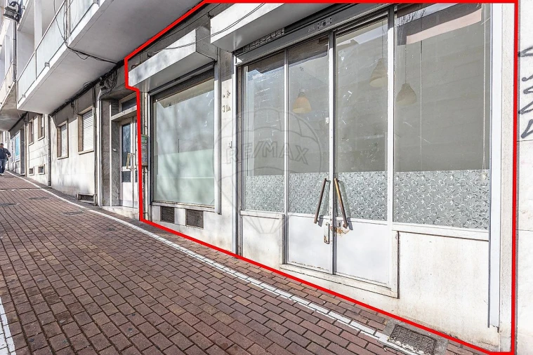 Loja para Arrendamento em Águas Livres Foto 1