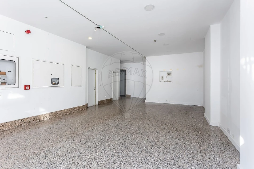 Loja para Arrendamento em São Domingos de Benfica Foto 3