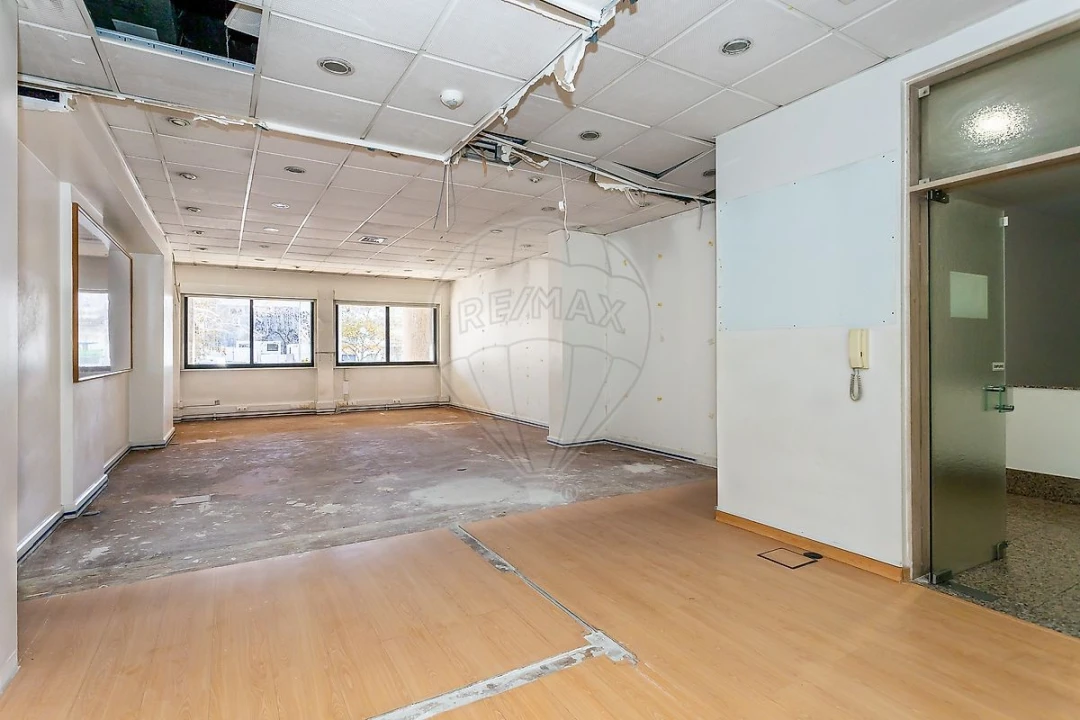 Loja para Arrendamento em São Domingos de Benfica Foto 8