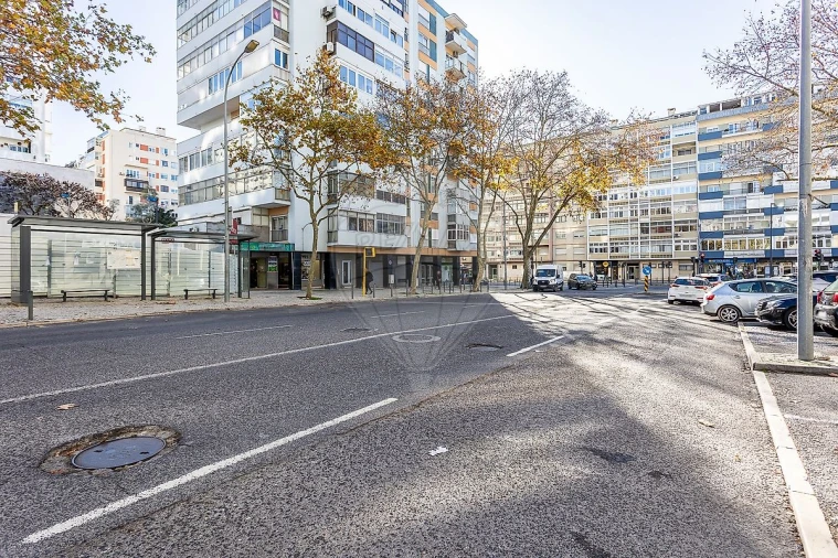 Loja para Arrendamento em São Domingos de Benfica Foto 20