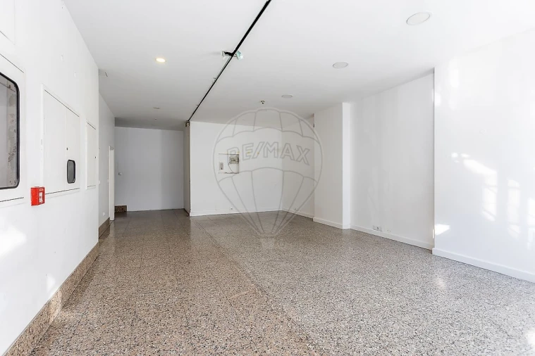 Loja para Arrendamento em São Domingos de Benfica Foto 2