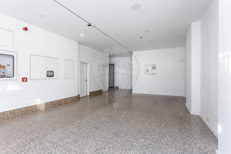 Loja para Arrendamento em São Domingos de Benfica Foto 3