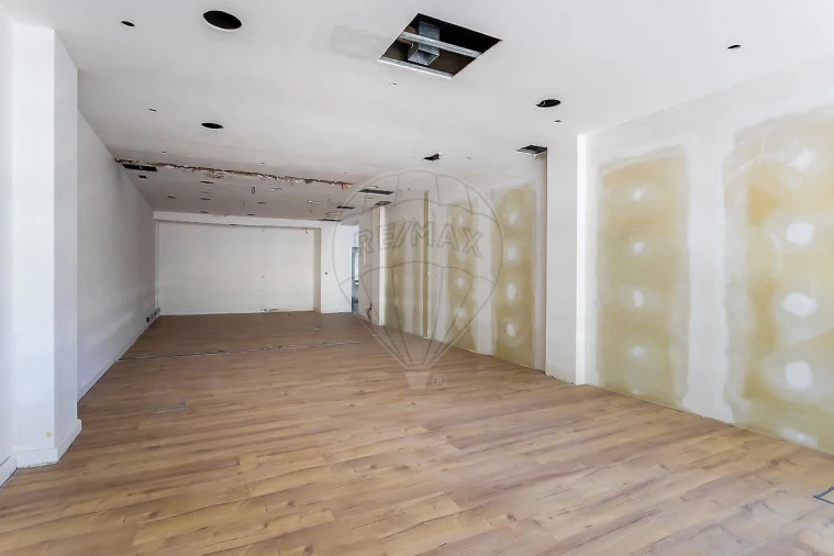 Loja para Arrendamento em São Domingos de Benfica Foto 16