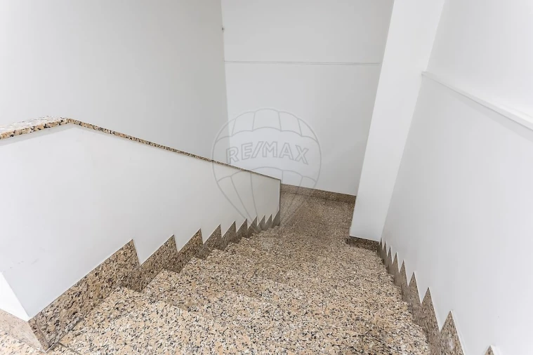 Loja para Arrendamento em São Domingos de Benfica Foto 7