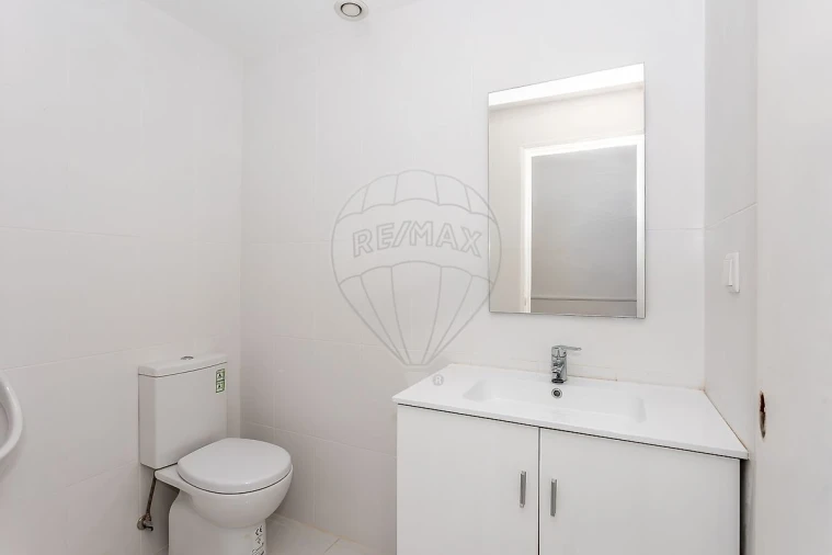 Loja para Arrendamento em São Domingos de Benfica Foto 12