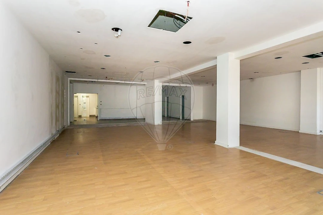 Loja para Arrendamento em São Domingos de Benfica Foto 1