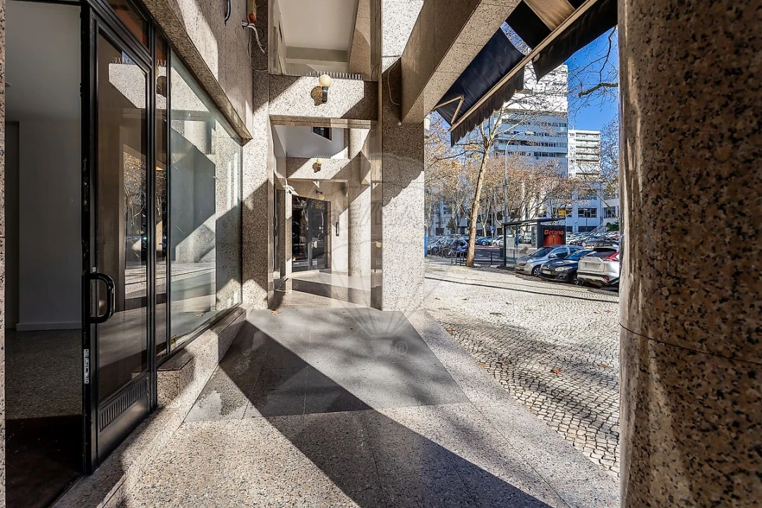 Loja para Arrendamento em São Domingos de Benfica Foto 17