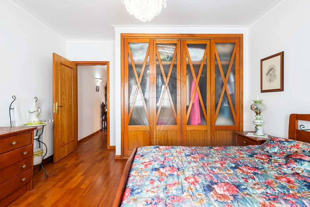 Moradia T4 para Venda em Silveira Foto 14