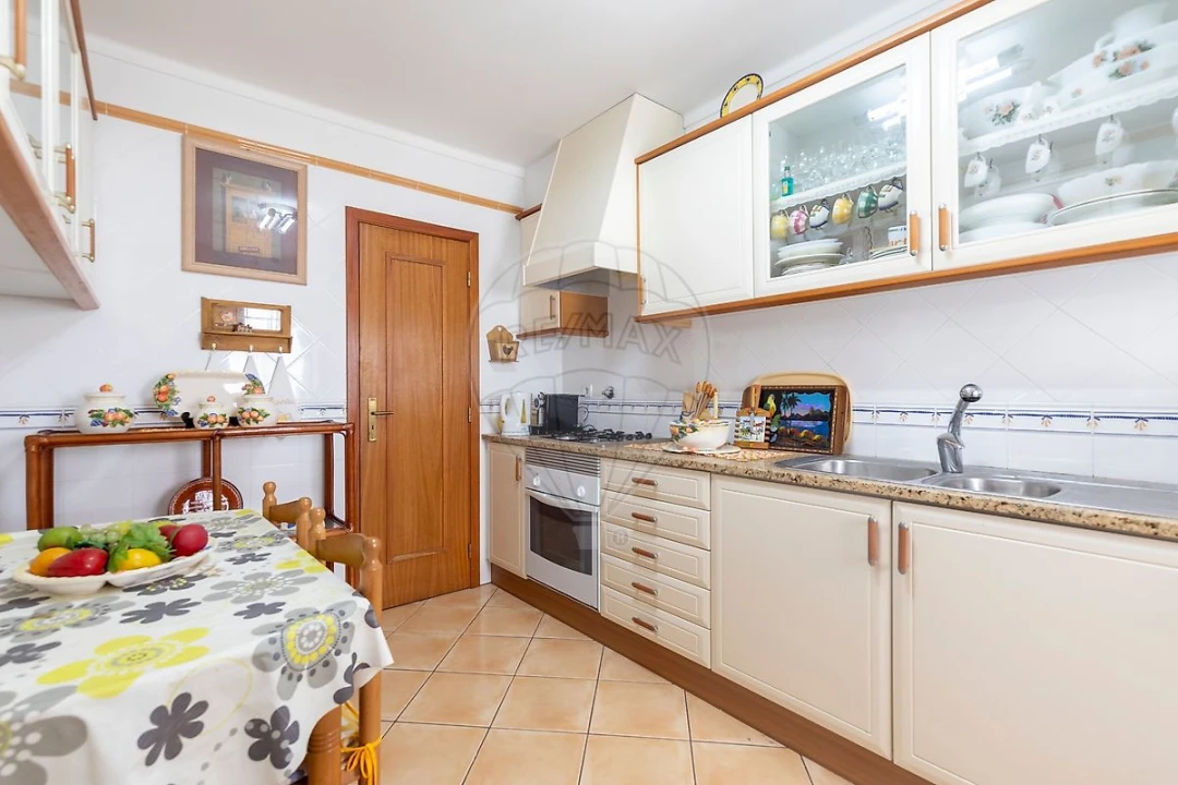 Moradia T4 para Venda em Silveira Foto 6