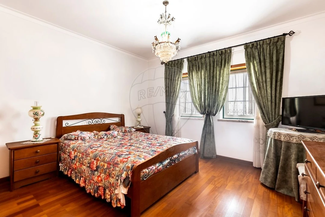 Moradia T4 para Venda em Silveira Foto 13