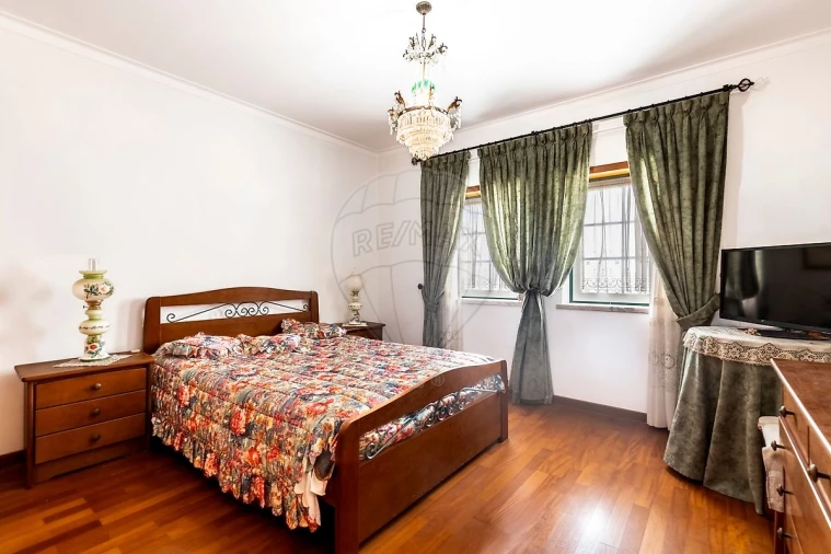 Moradia T4 para Venda em Silveira Foto 13