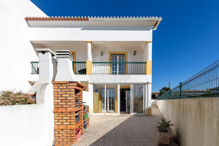 Moradia T4 para Venda em Silveira Foto 3