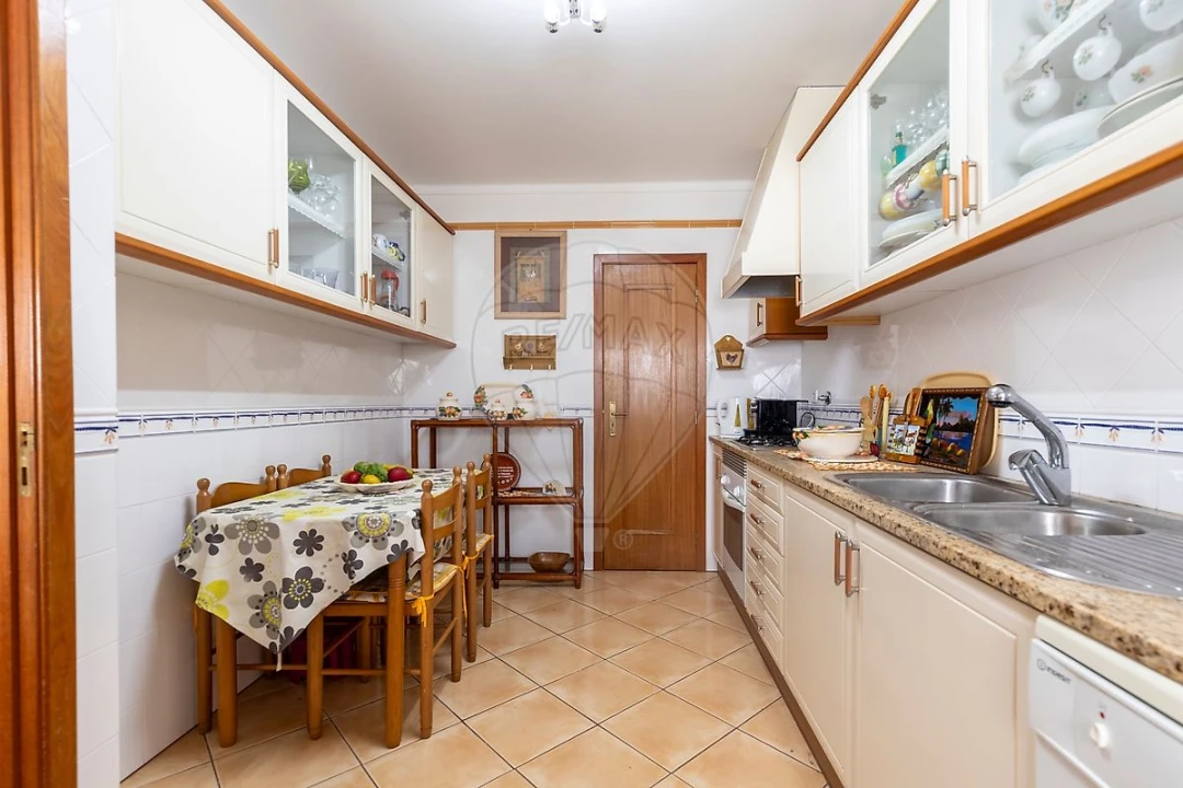 Moradia T4 para Venda em Silveira Foto 4